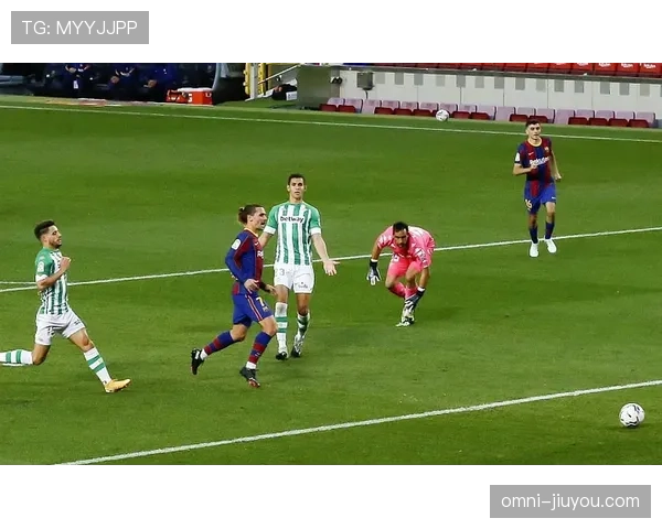 奥尔莫如何通过无球跑动与空间利用撕裂防线