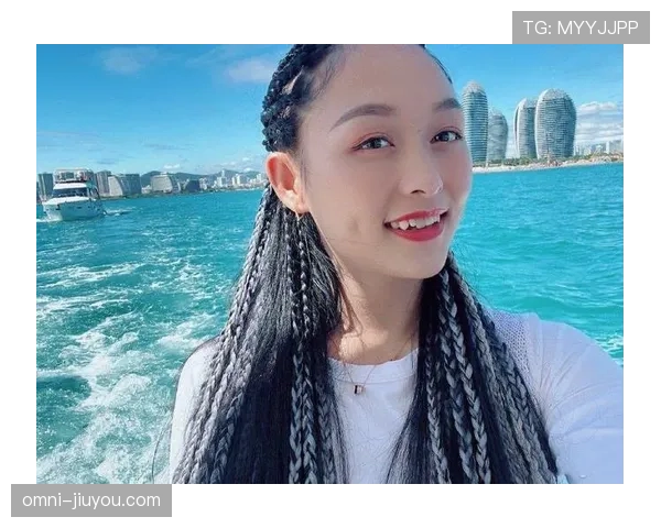 常园训练完啃鸡腿的样子，真不像个拳击手